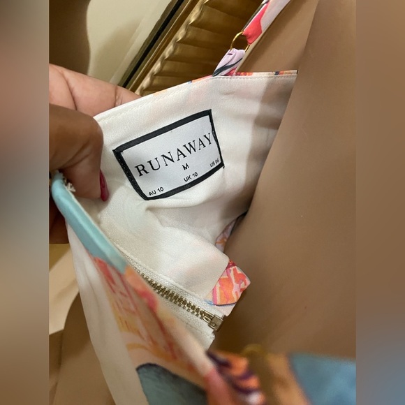 Runaway women’s top - Picture 2 of 8